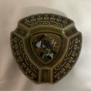 Vintage Wade Co Irish Pottery Porcelain Ashtray Made in Ireland Shamrocks 4"